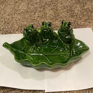 Frog tray